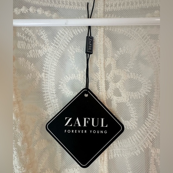 *NWT* Zaful Cream Lace Top Cover Up - Picture 2 of 6